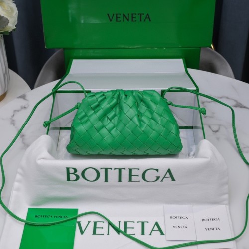 handbags Bottega Veneta The pouch size:23*13*8