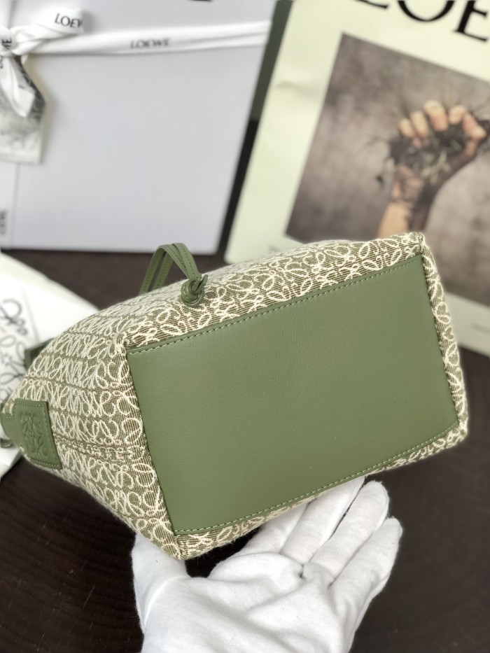 Handbags LOEWE 𝐂𝐮𝐛𝐢 size:21-12-12.5 cm