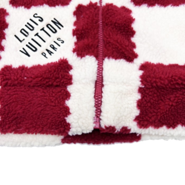 Clothes LOUIS VUITTON 922