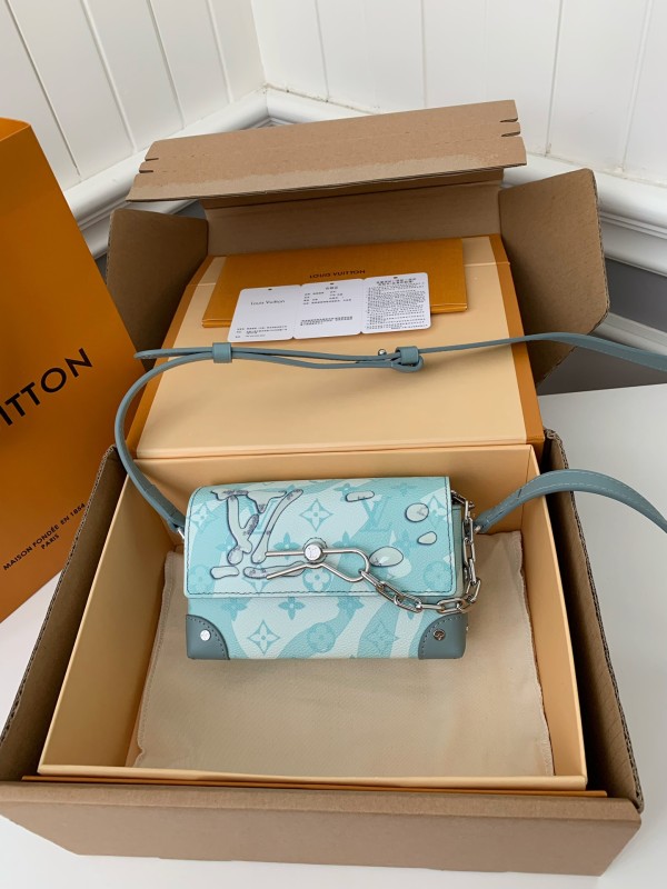 Handbags Louis Vuitton M22637 size:18*11*6.5 cm