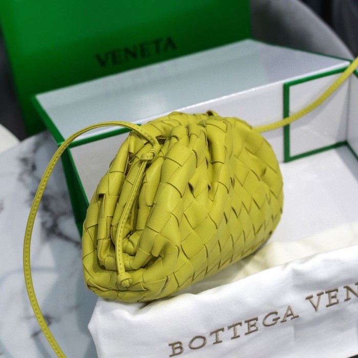 handbags Bottega Veneta The pouch size:23*13*8