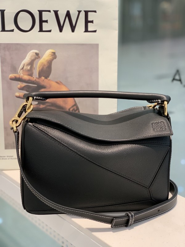 Handbags LOEWE ZP size:24−14-11 cm