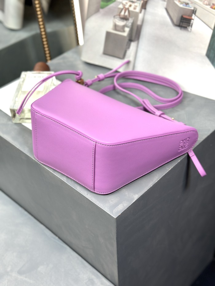 Handbags LOEWE 𝗛𝗮𝗺𝗺𝗼𝗰𝗸 𝗵𝗼𝗯𝗼 size:28-17-9.5 cm