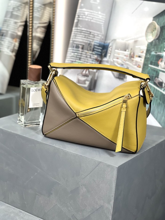 Handbags LOEWE ZP size:24−14-11 cm