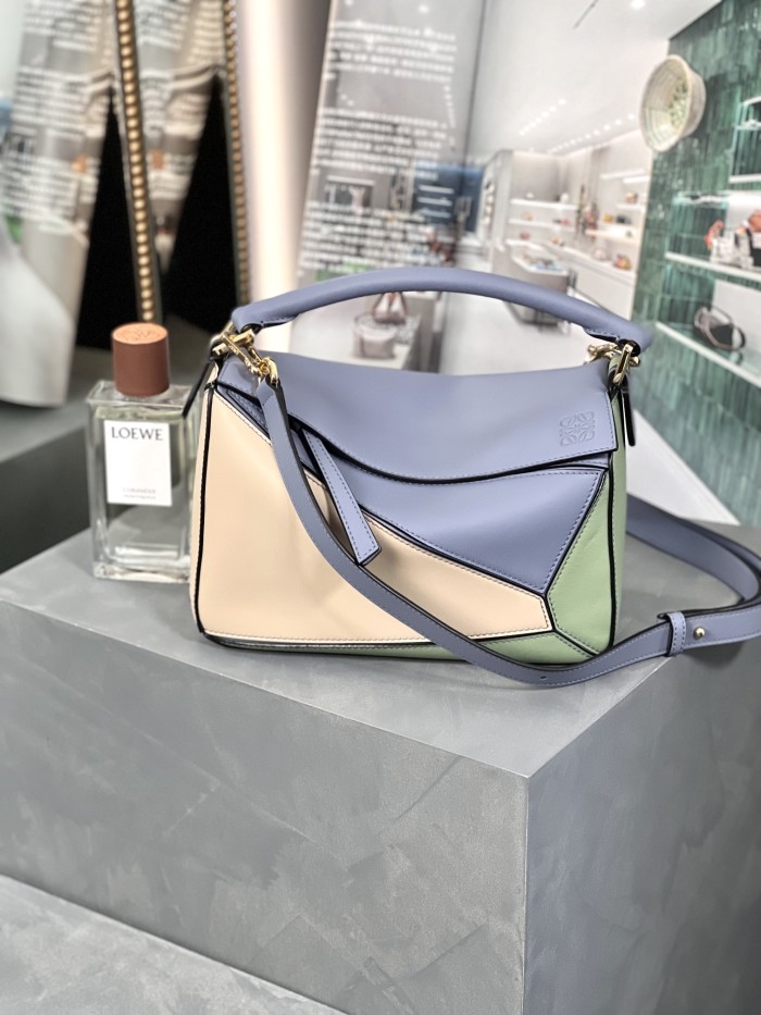 Handbags LOEWE ZP size:24−14-11 cm