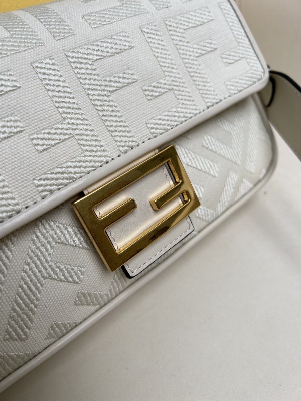 handbags FENDI Baguette size:26*6.5*13.5cm