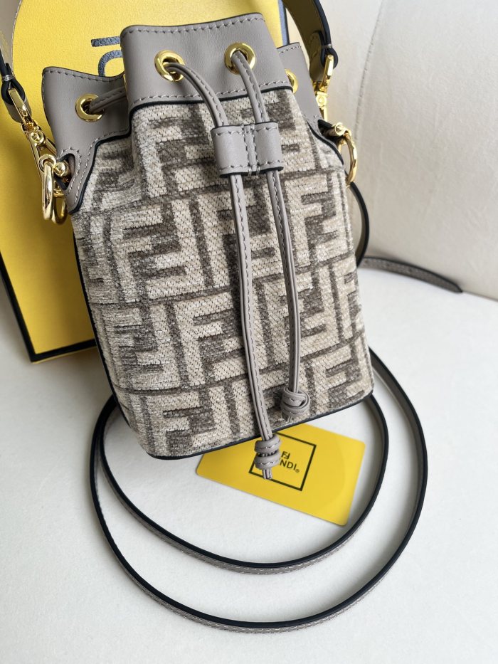 handbags FENDI 226 size:12*18*10cm