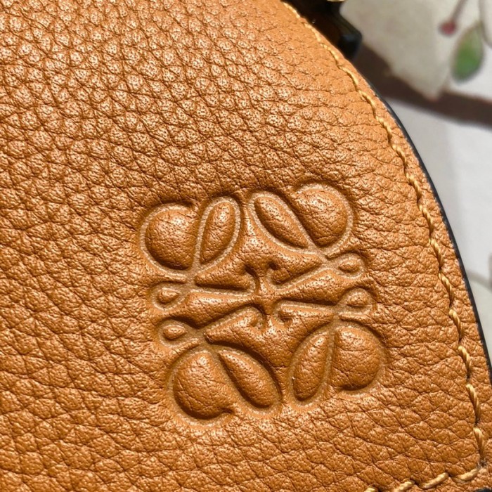 Handbags LOEWE ZP size:24−14-11 cm