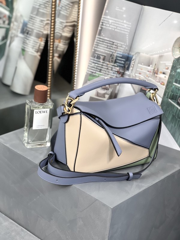 Handbags LOEWE ZP size:24−14-11 cm