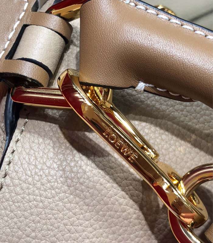 Handbags LOEWE ZP size:24−14-11 cm