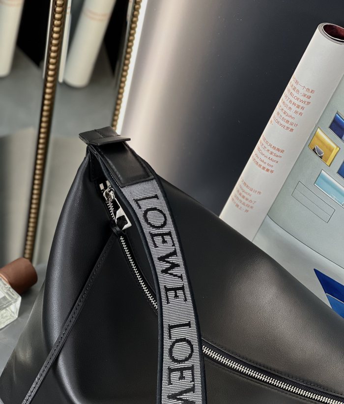 Handbags LOEWE 𝐂𝐮𝐛𝐢 size:43-13.5-29 cm