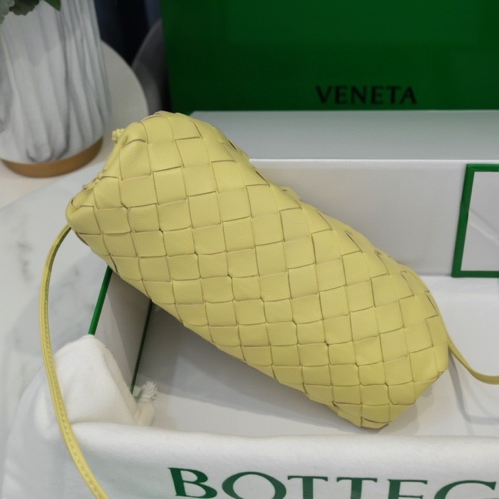 handbags Bottega Veneta The pouch size:23*13*8