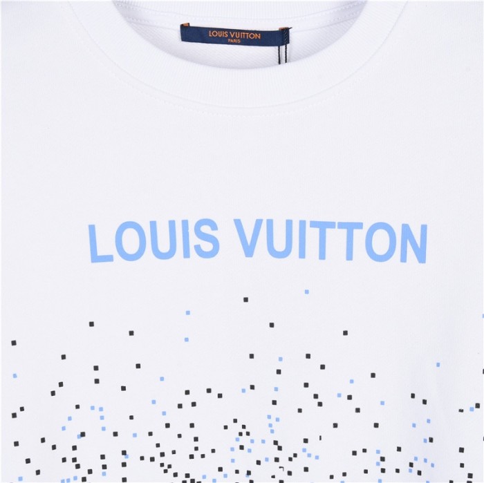 Clothes LOUIS VUITTON 923