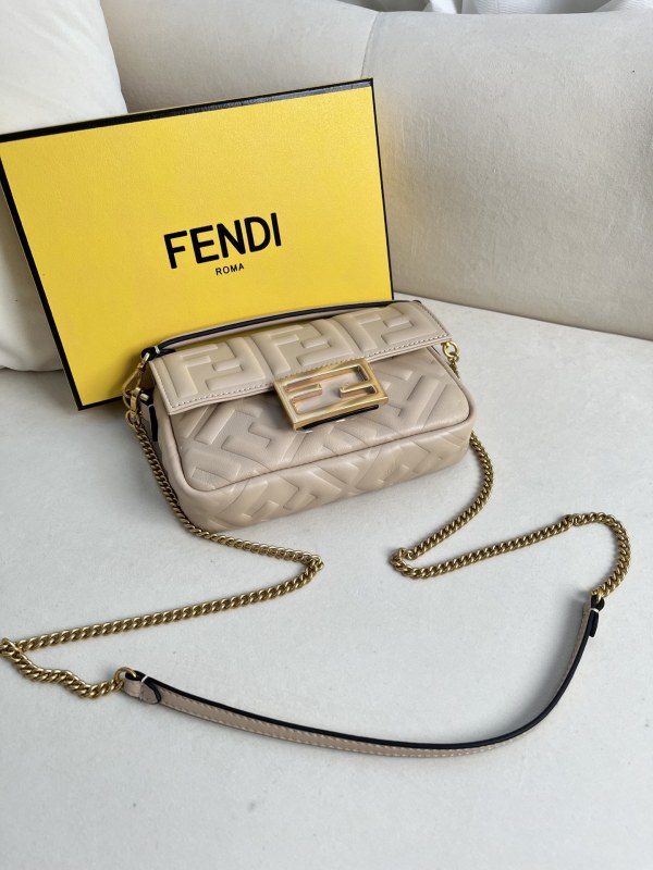 handbags FENDI 212 size:19*11.5*4cm