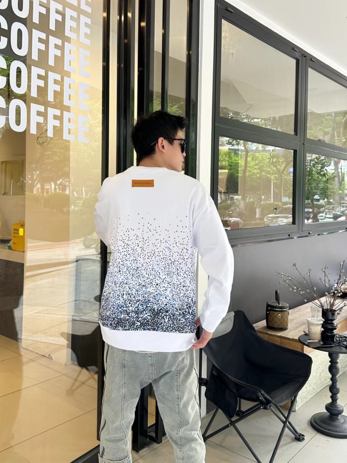 Clothes LOUIS VUITTON 923