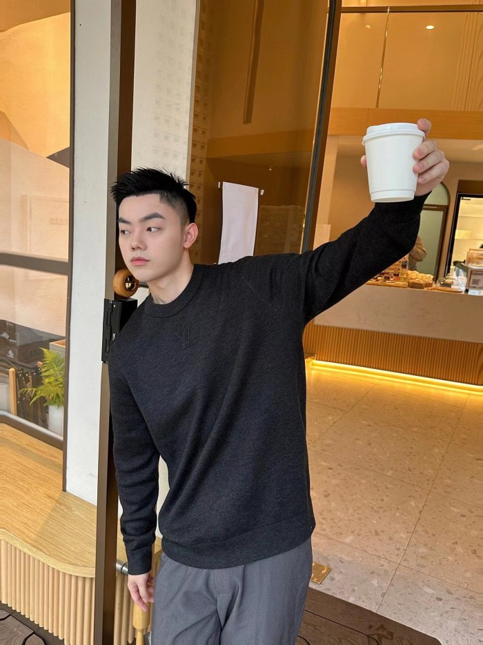 Clothes LOUIS VUITTON 925