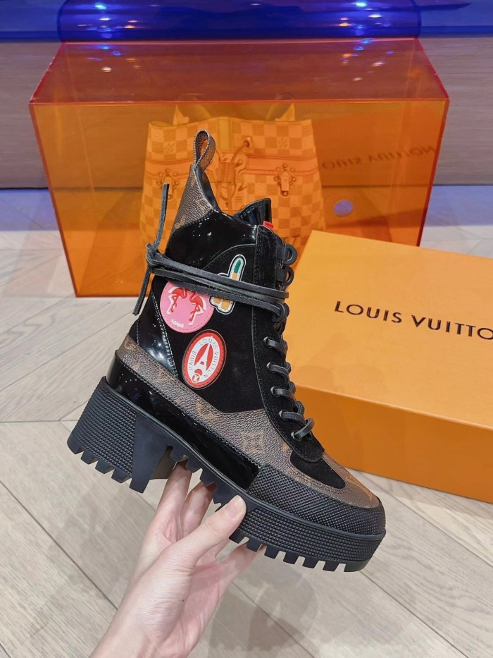 Louis Vuitton martens long and tube-shaped black Red pattern