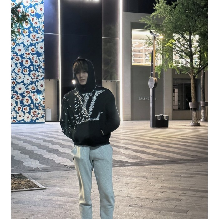 Clothes LOUIS VUITTON 927