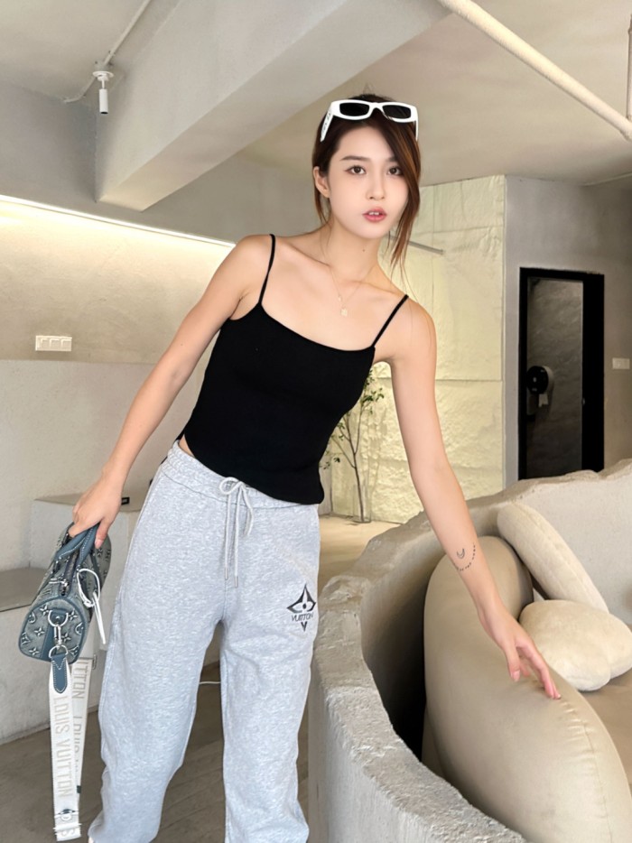 Clothes LOUIS VUITTON 934