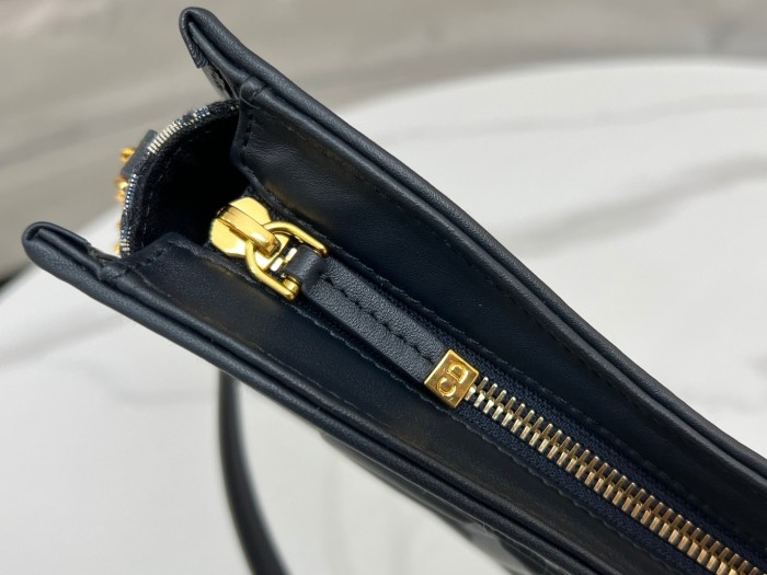 Handbags Dior CD SIGNATURE HOBO S2213UTZQ_M928 size：23.5 x 14.5 x 6