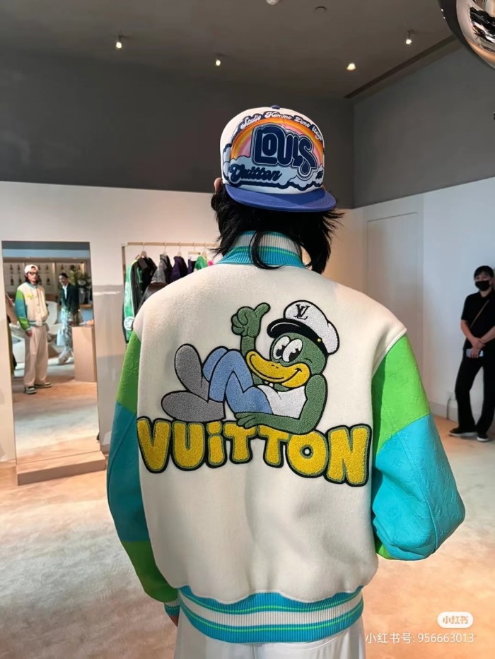 Clothes LOUIS VUITTON 937