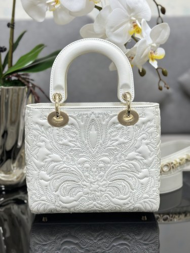 Handbags Lady Dior M0538 size:20*16.5*8 cm