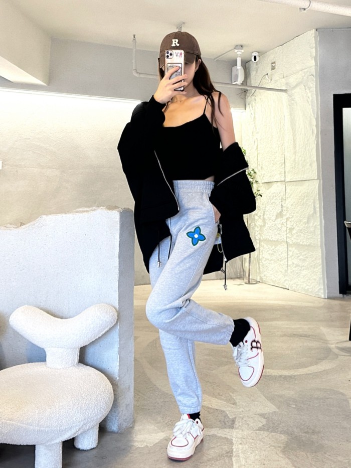 Clothes LOUIS VUITTON 932