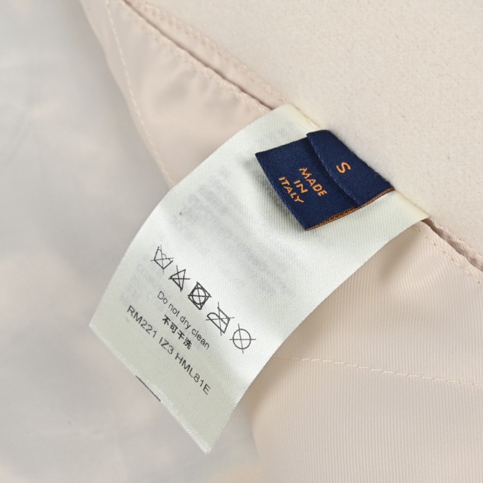 Clothes LOUIS VUITTON 937