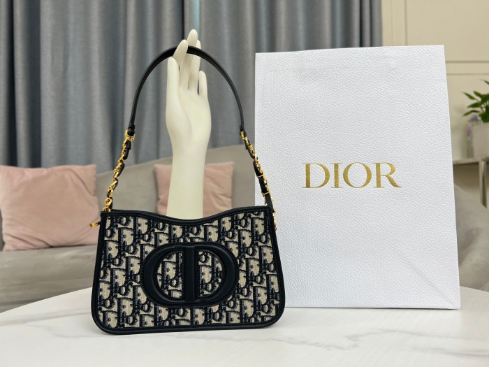 Handbags Dior CD SIGNATURE HOBO S2213UTZQ_M928 size：23.5 x 14.5 x 6