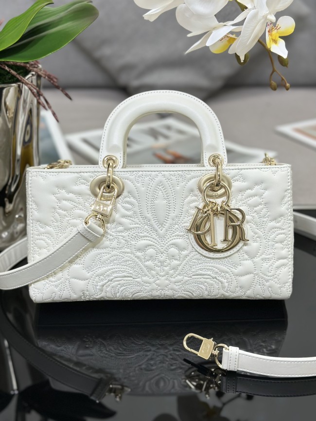 Handbags Lady Dior M0540 size:22*13.5*5 cm