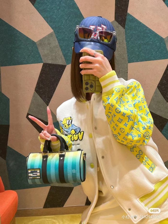 Clothes LOUIS VUITTON 935