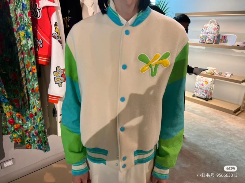 Clothes LOUIS VUITTON 937