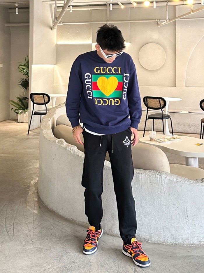 Clothes LOUIS VUITTON 933