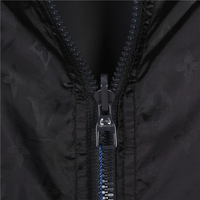 Clothes LOUIS VUITTON 930