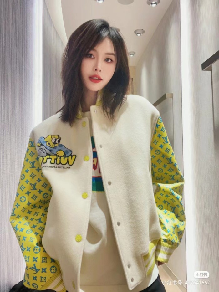 Clothes LOUIS VUITTON 935