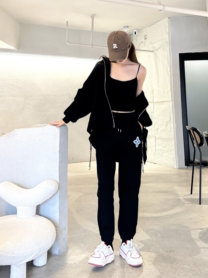 Clothes LOUIS VUITTON 931