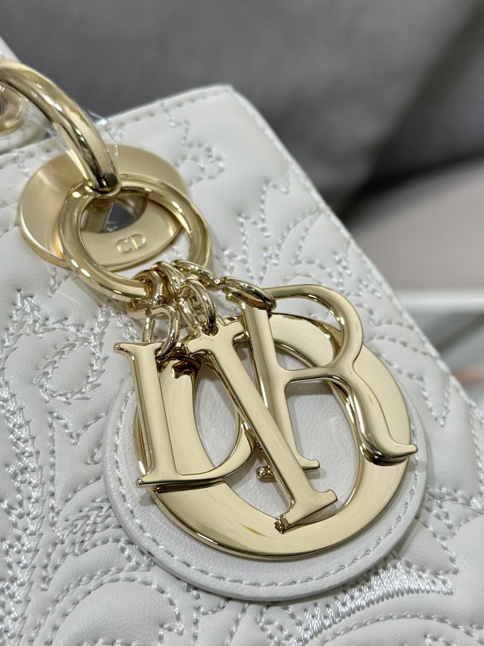 Handbags Lady Dior M0538 size:20*16.5*8 cm