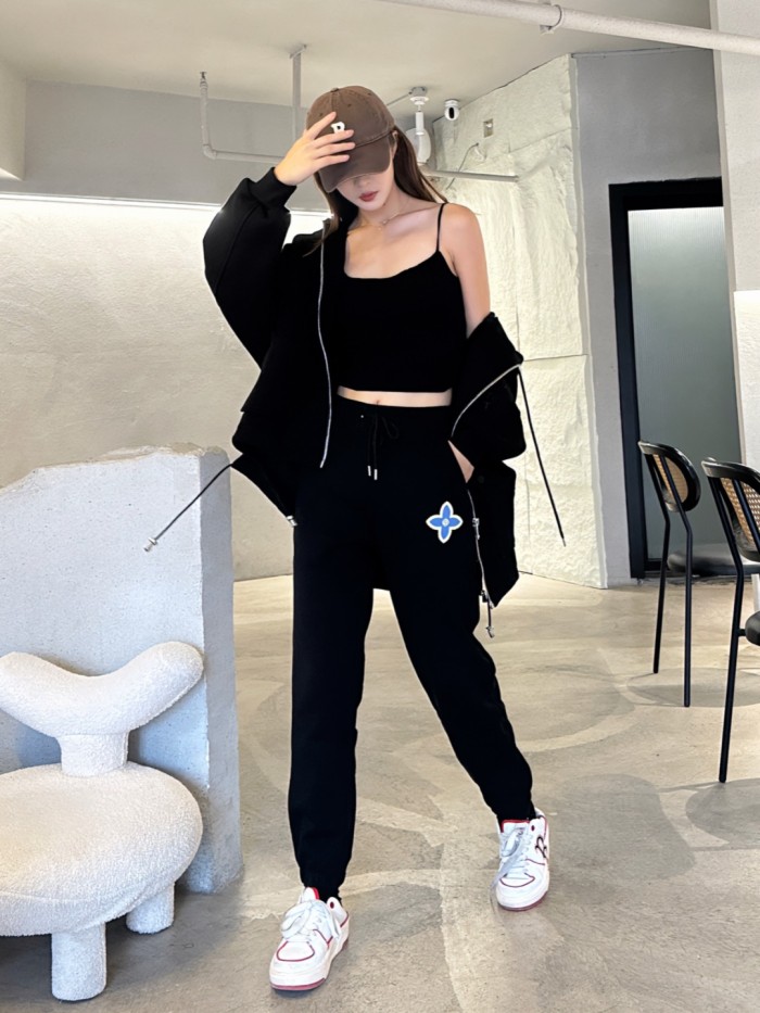 Clothes LOUIS VUITTON 931