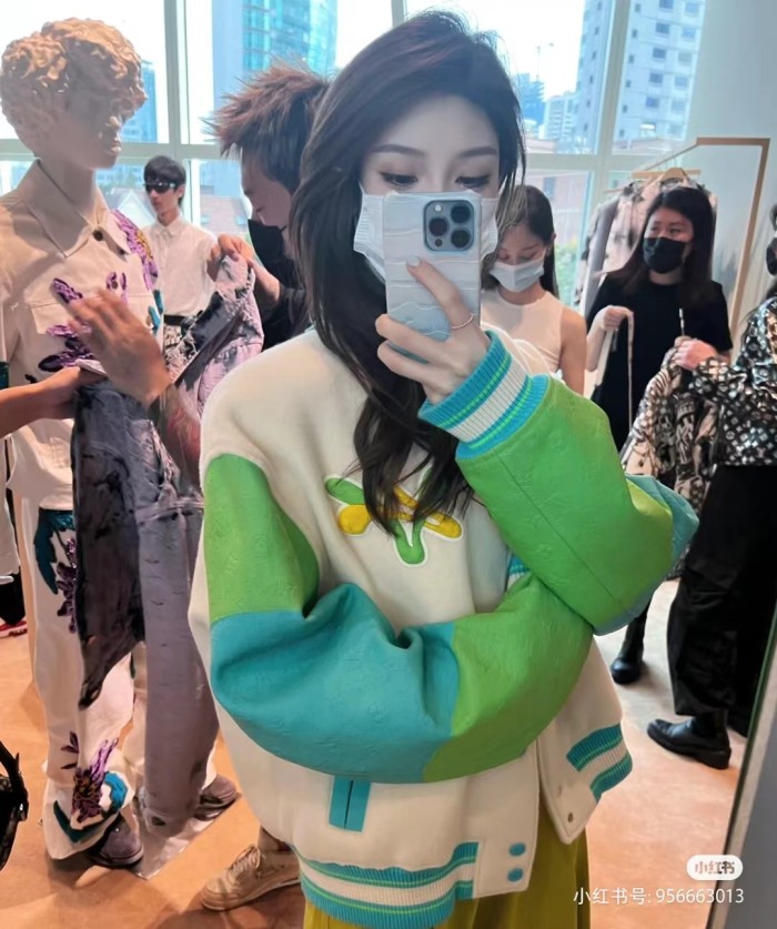 Clothes LOUIS VUITTON 937