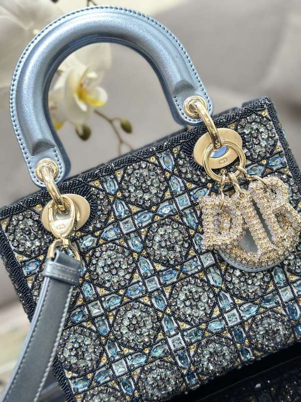 Handbags Lady Dior M0538 size:20*16.5*8 cm
