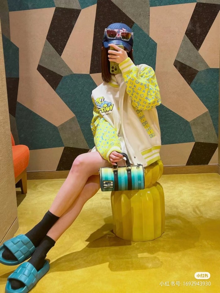 Clothes LOUIS VUITTON 935