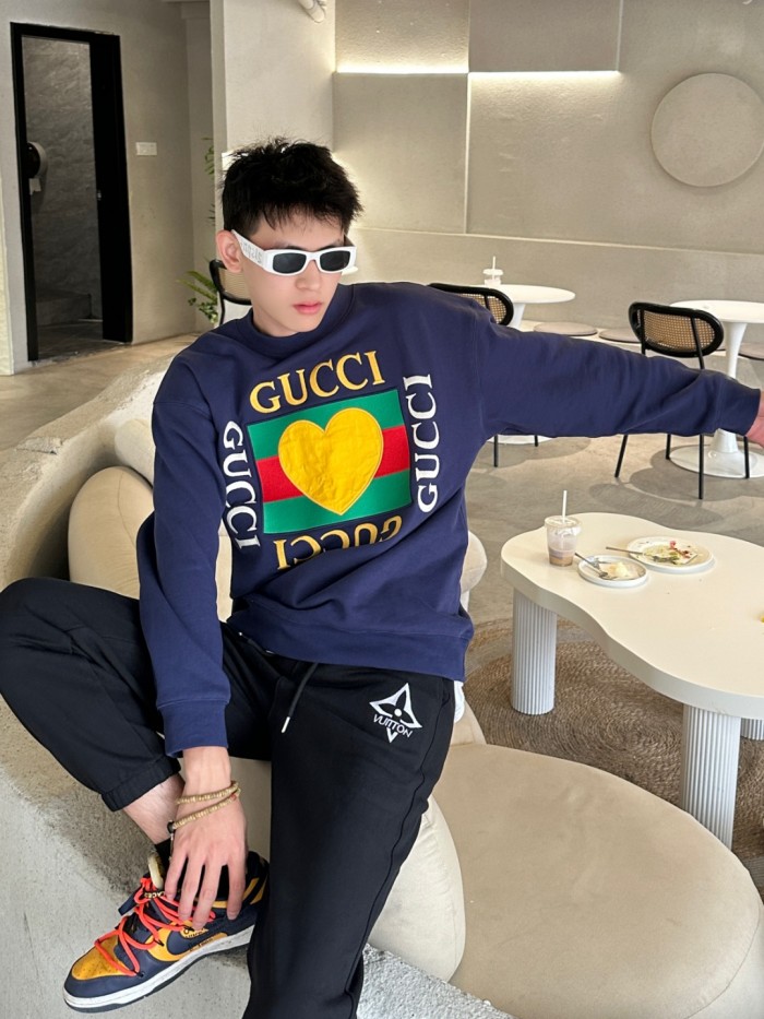 Clothes LOUIS VUITTON 933