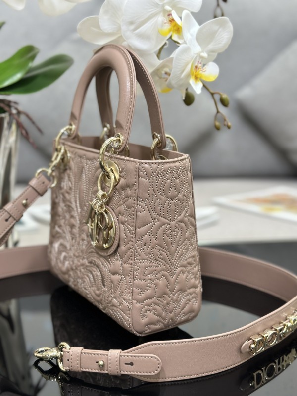 Handbags Lady Dior M0538 size:20*16.5*8 cm