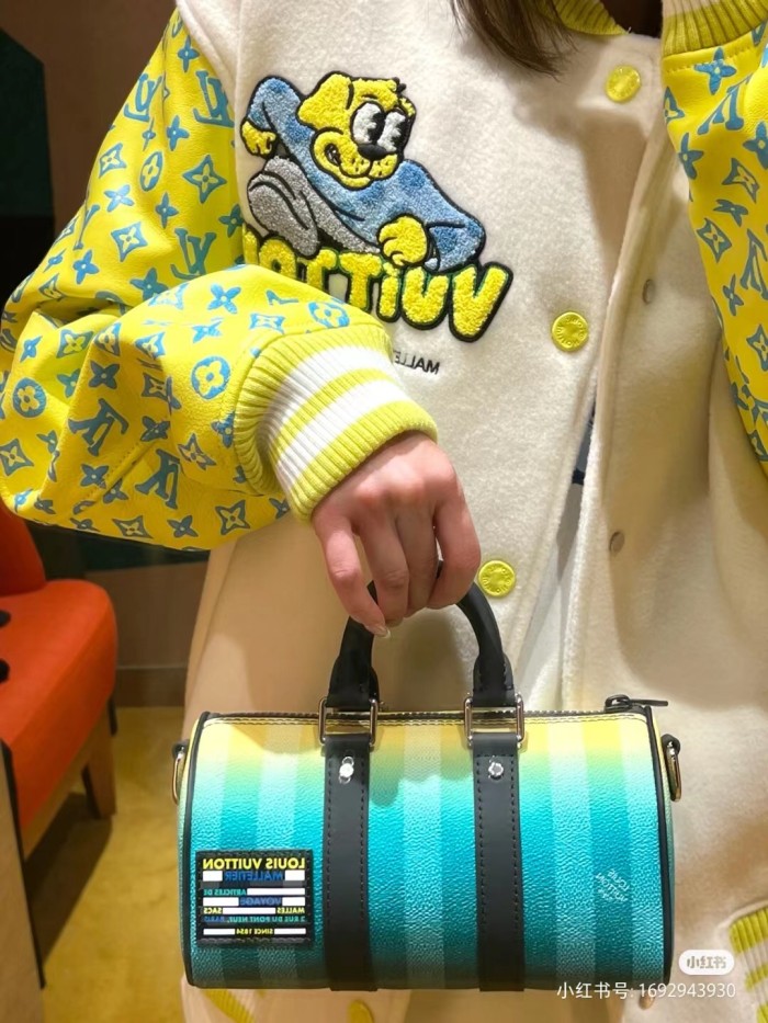 Clothes LOUIS VUITTON 935