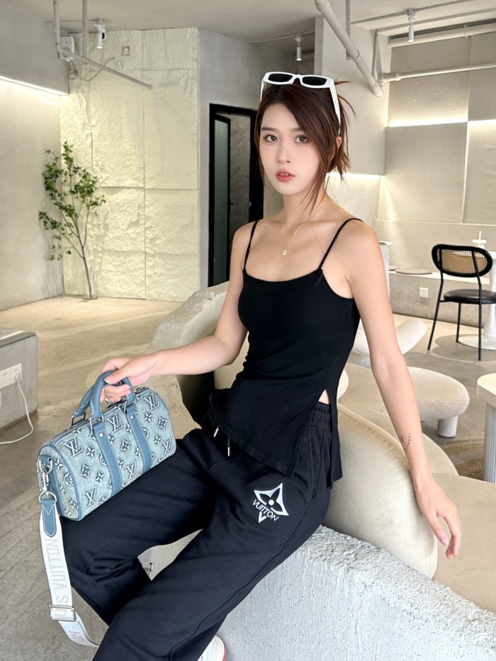 Clothes LOUIS VUITTON 933