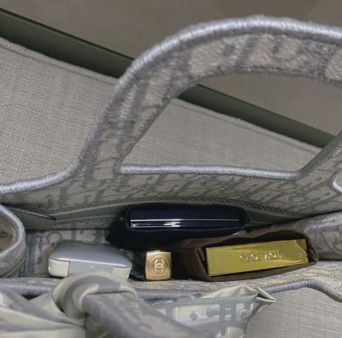 Handbags Dior Book mini Tote 8001