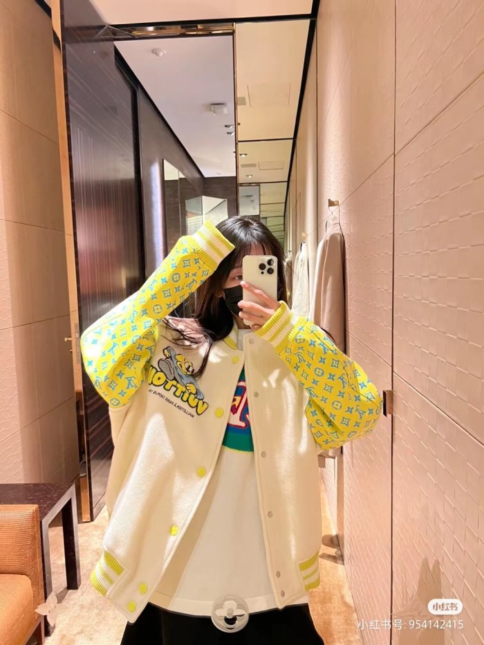 Clothes LOUIS VUITTON 935