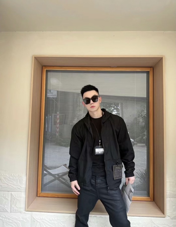 Clothes LOUIS VUITTON 930