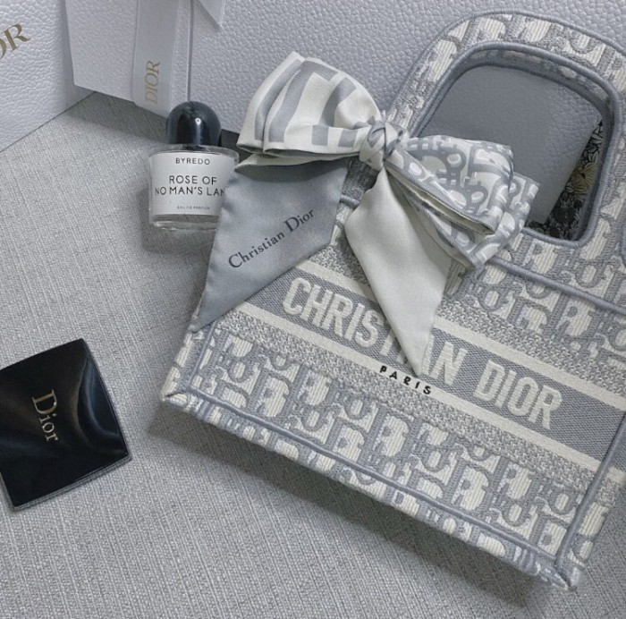 Handbags Dior Book mini Tote 8001