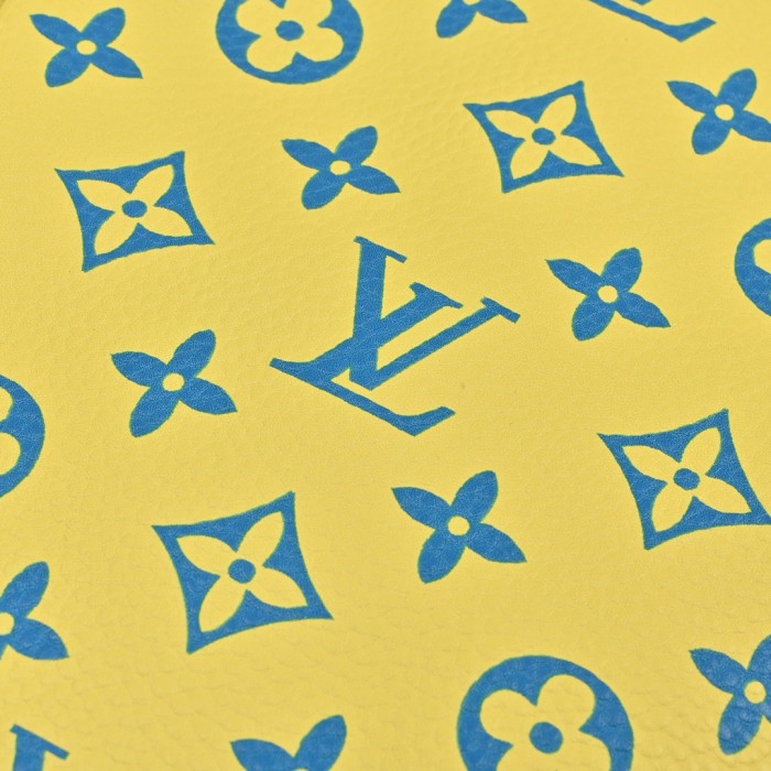 Clothes LOUIS VUITTON 935